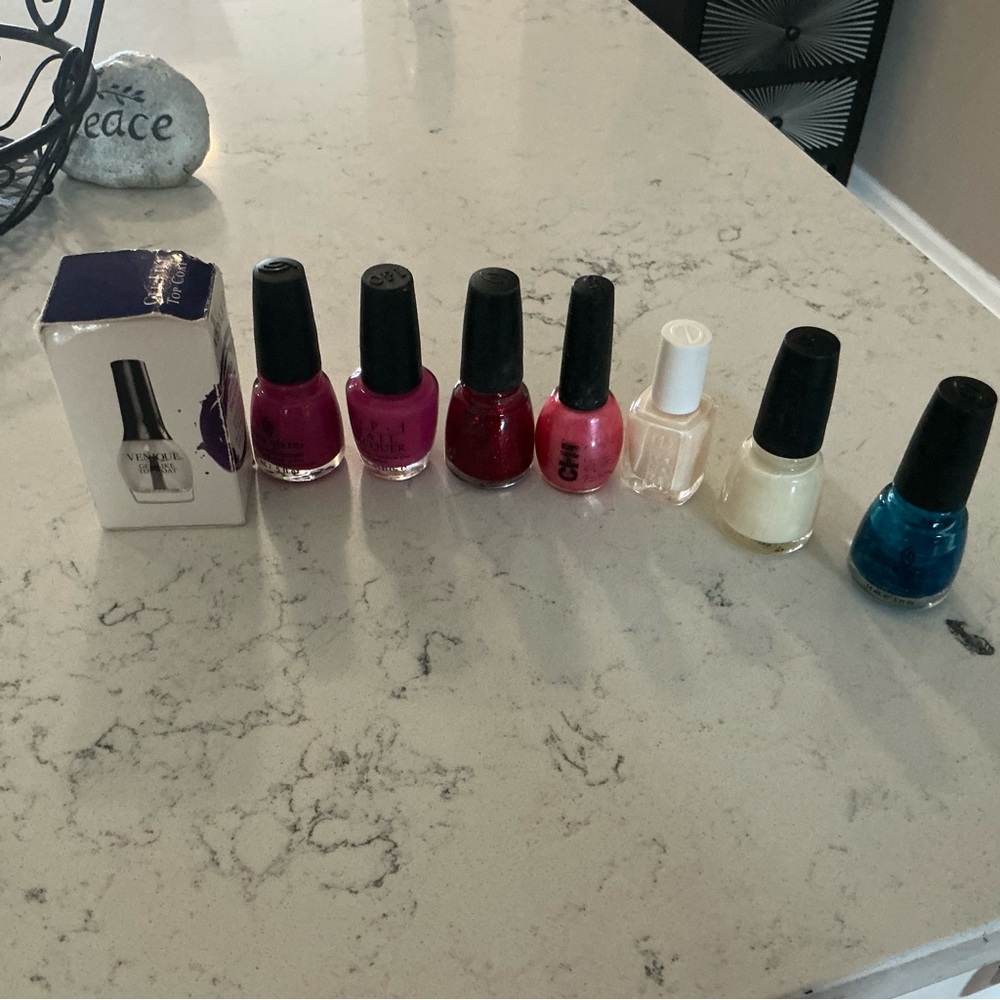 Set of 8 nail colors,new and used